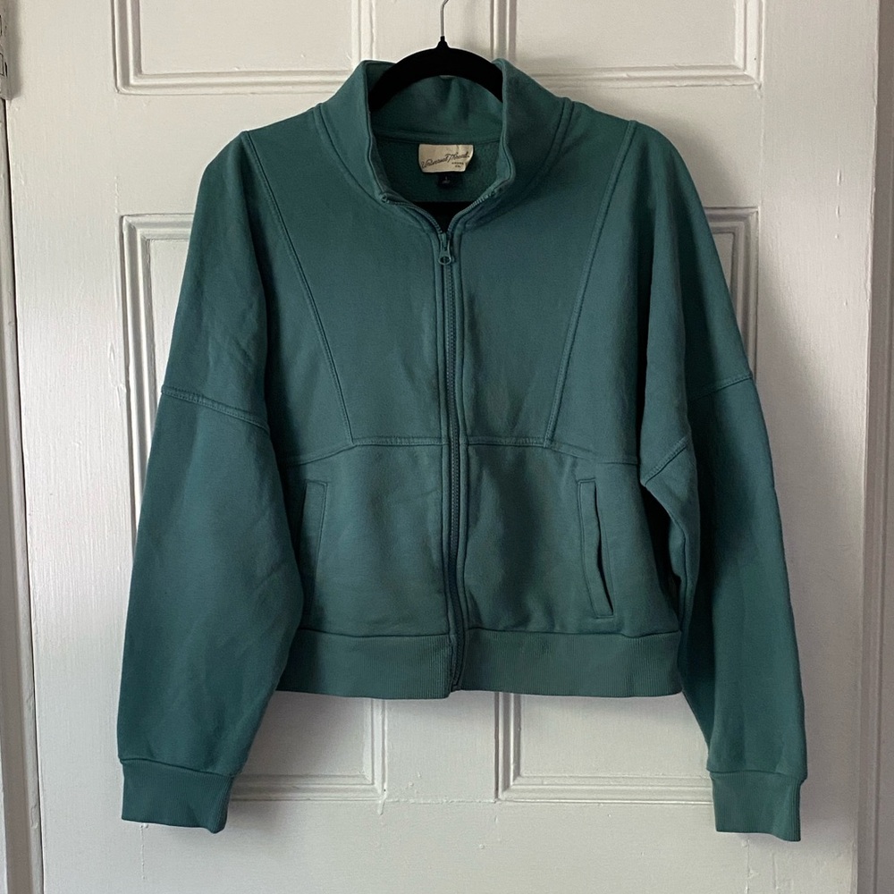 Universal Threads women’s large turquoise cropped zip-up sweatshirt